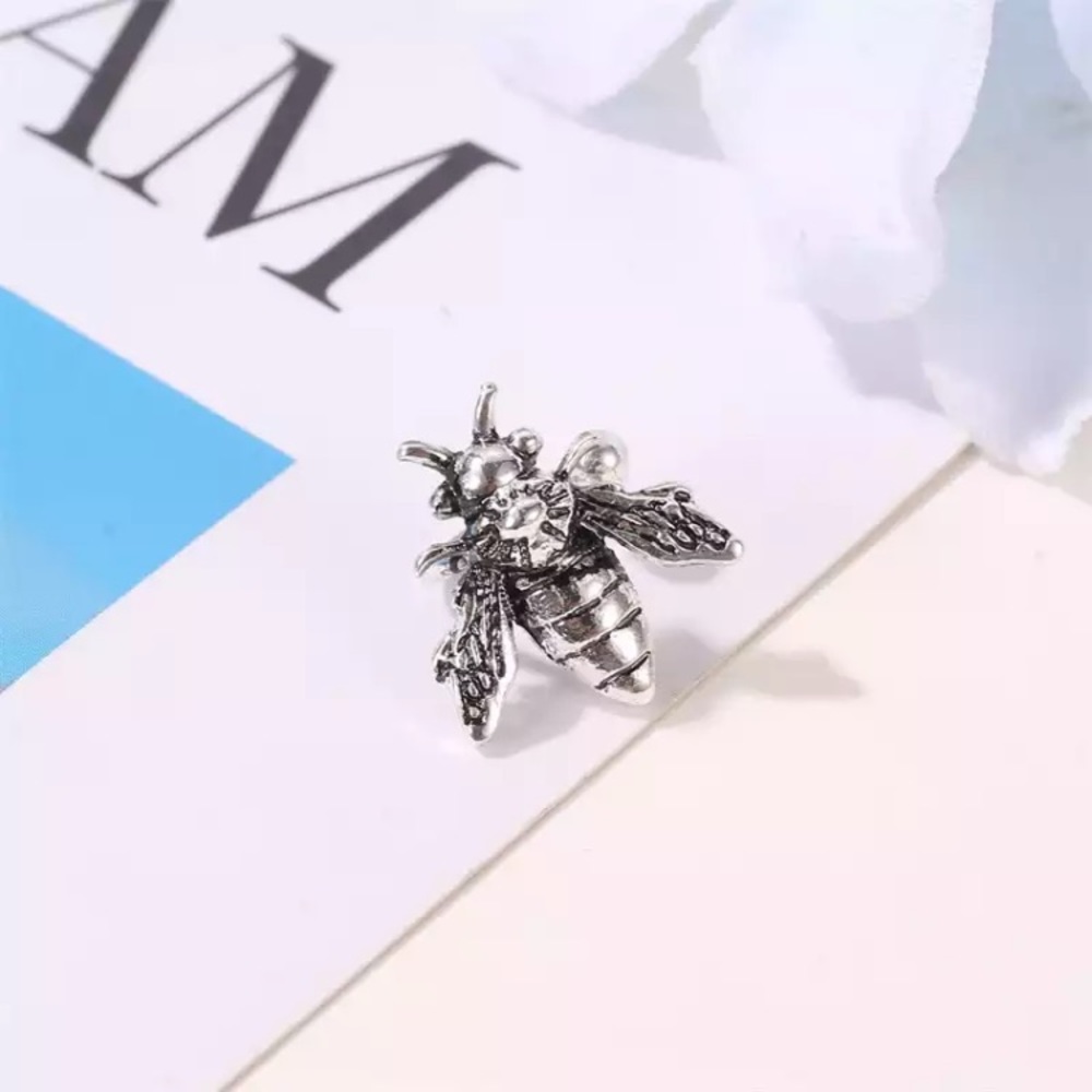 “Busy Bee” Minimalist Cute Boho/Indie Ear Cuff - Picture 3 of 5